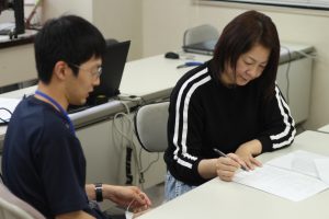 利用者さんの相談を受けるサービス管理責任者